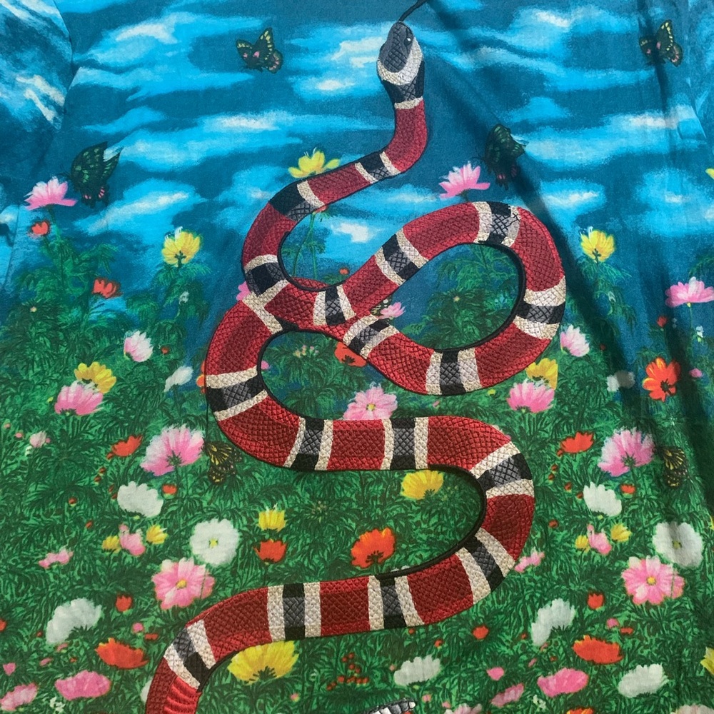 Authentic Gucci shirt 🐍✨ - Picture 2 of 8